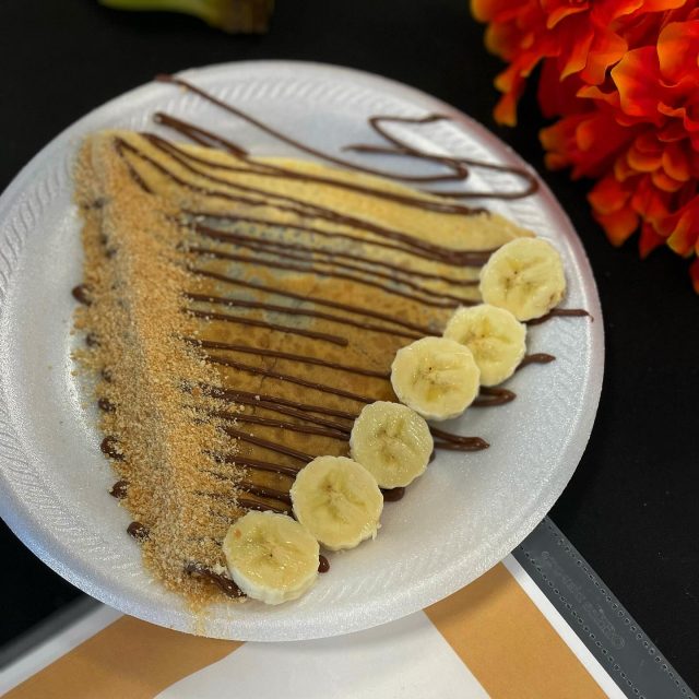 Sometimes, less is more! Nutella, banana, graham cracker crumbs 🍫🫶🏼
